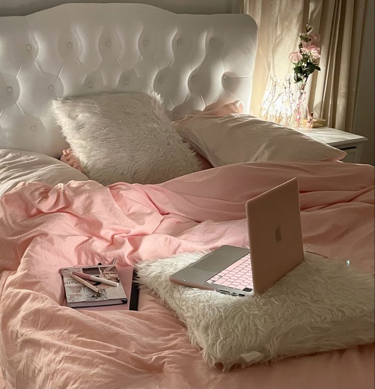 pink room aesthetic